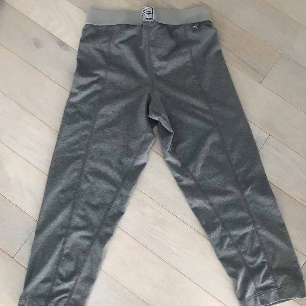 Nike Pro Dri-Fit Athletic capris Workout leggings Women’s Size Small Gray Color